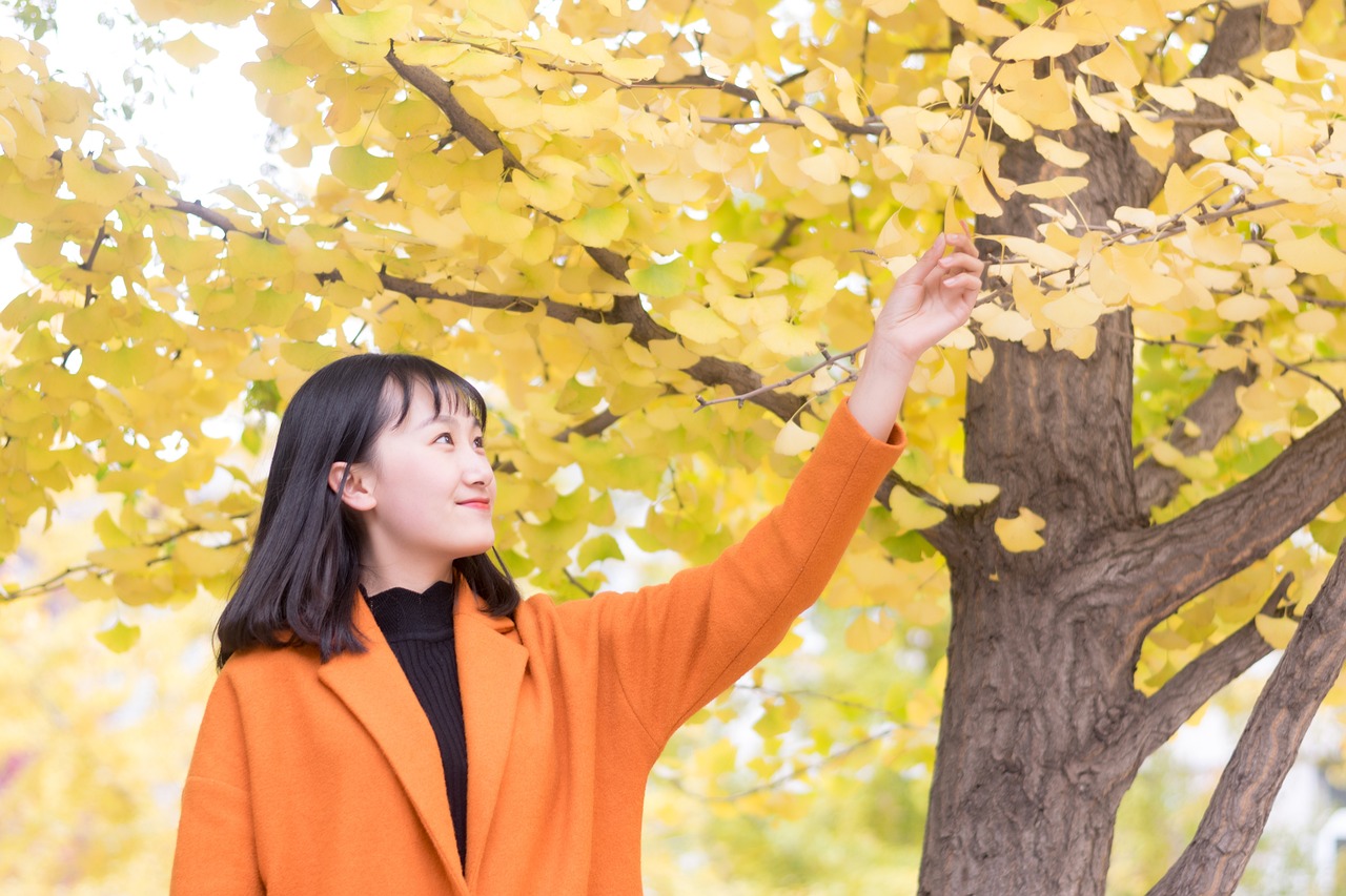 女大学生兼职,女大学生兼职现象，挑战与机遇并存